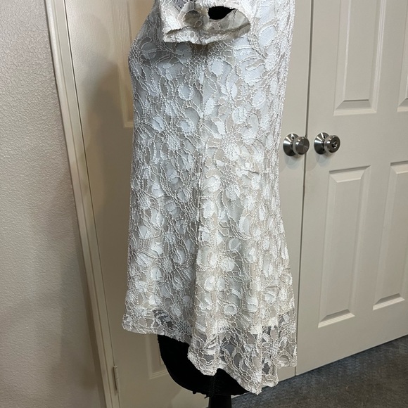 Susan Graver stretch floral lace, lined, peplum tunic. Size XS - Picture 3 of 9